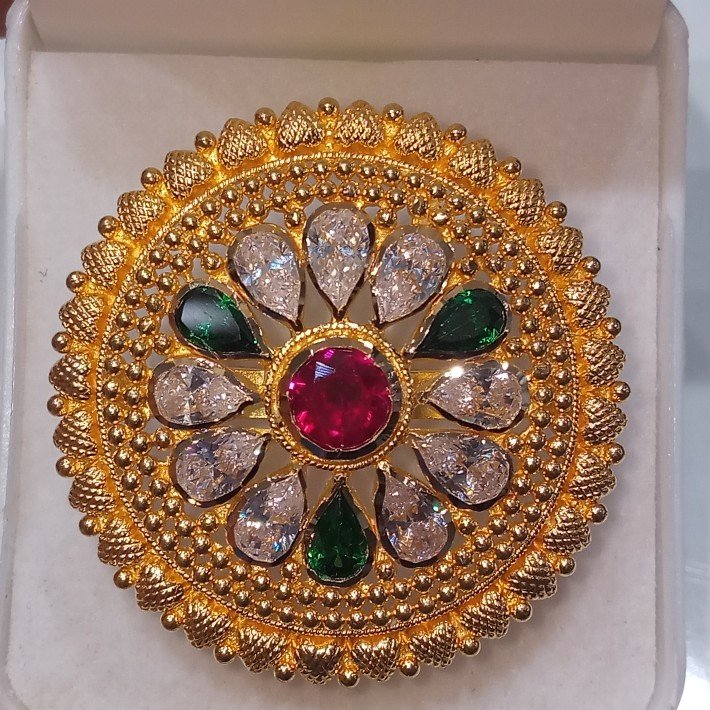 Ladies Queen Antique F. Ring